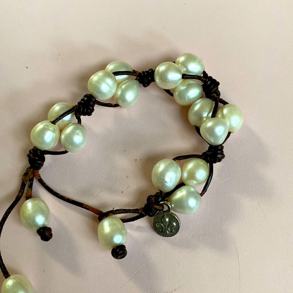 Beautiful pearl and leather bracelet.